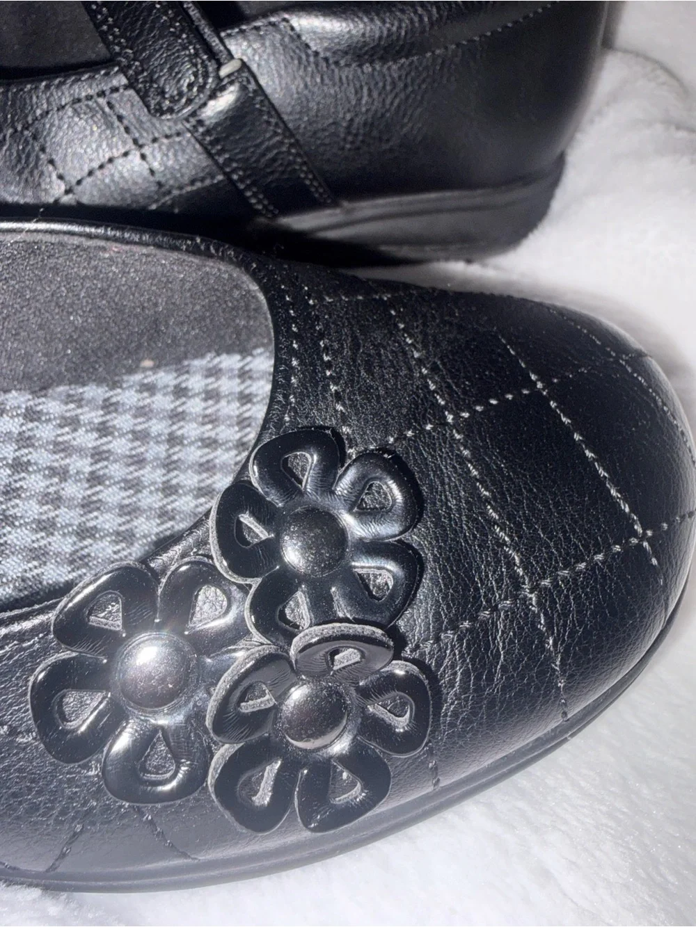 Girls Black Mary Jane School Shoes with Floral Accent, size 13